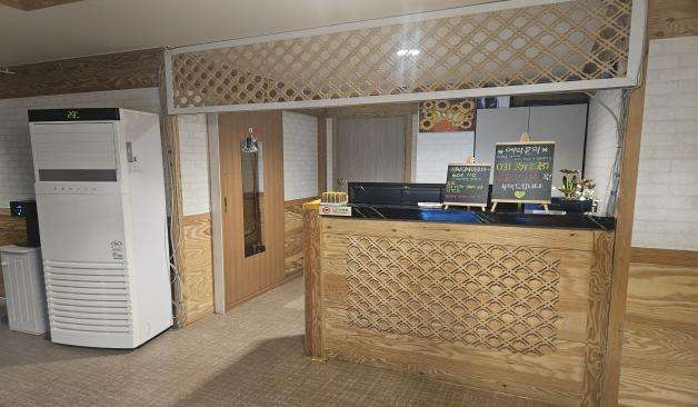 화성 정남면 티엘 마사지샵 원목디자인 카운터 실제 샵사진