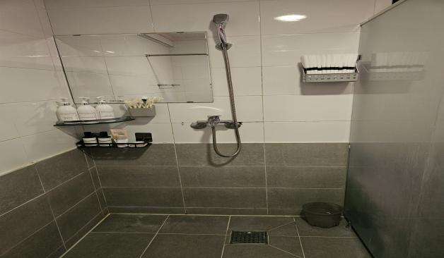 시흥 배곧 조은테라피 샤워실 - 청결하게 관리된 욕실