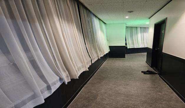 시흥 배곧 조은테라피 복도 - 감성적인 커텐의 하늘거림이 감성포텐 터지는 복도