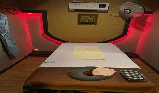 일산 장항동 수힐링 마사지샵 따뜻한 느낌의 관리실 실제 샵사진