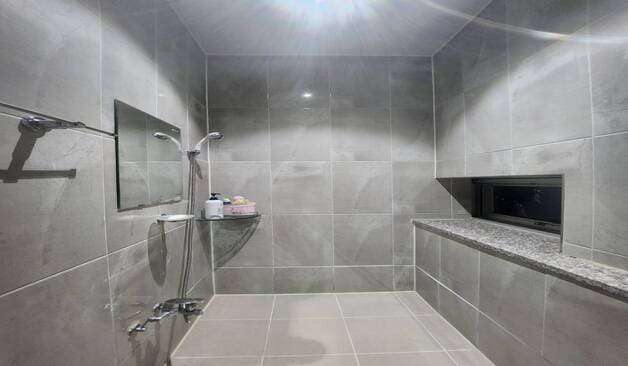 광주 수완지구 핫타이 모던한 샤워실 이미지