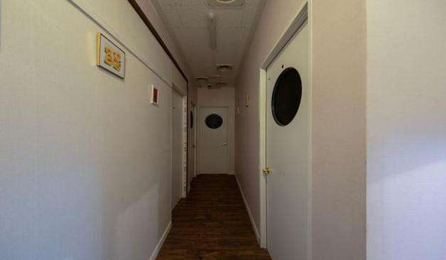 포천 소흘읍 송우리 섬섬옥수 좁지만 화이트톤의 복도