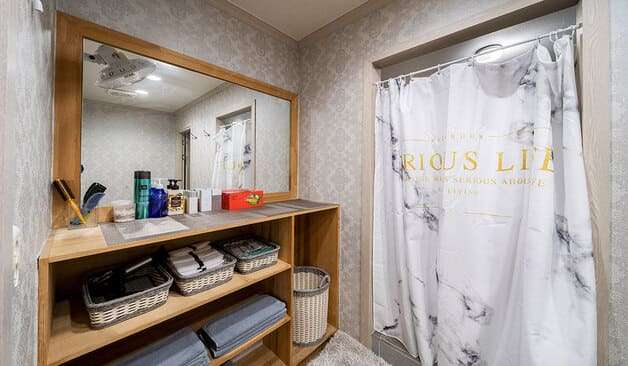 대구 동호동 킹타이 깔끔하게 정리된 파우더룸 이미지