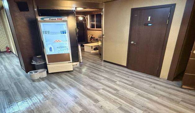 인천 병아리테라피 카운터 앞 대기공간