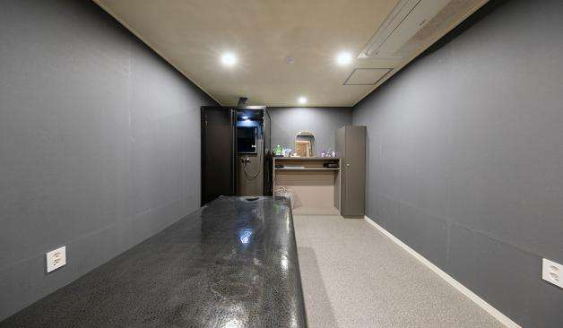 대구 상인동 톰브라운 스웨디시 1인룸 입구에서 찍은 사진